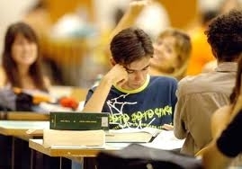 Os estudantes sero observados pelos policiais.
