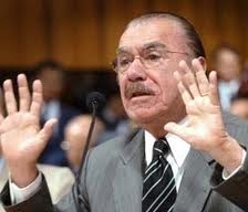 Presidente do Senado, Jos Sarney (PMDB-RR).