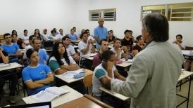 Secretrio Eliene conversa com estudantes de Juara sobre o MT Preparatrio