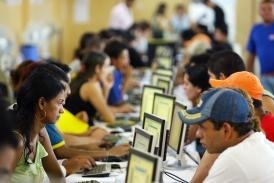 Os pontos de transmisso so instalados em escolas pblicas (estaduais e municipais).