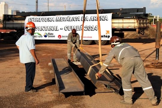 As arquibancadas norte e sul so flexveis, permitindo a remoo de 30% dos 43 mil assentos do estdio.