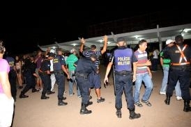 A PM empregou 300 alunos do Centro de Formao e Aperfeioamento de Praas (CFAP) e 170 da Academia de Polcia Militar.