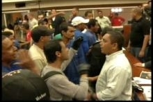 A invaso ocorreu no momento em que os parlamentares se preparavam para iniciar uma discusso sobre a Lei de Diretrizes