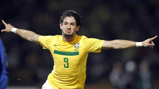 Alexandre Pato comemora o primeiro gol do Brasil no jogo de quarta-feira, em Crdoba