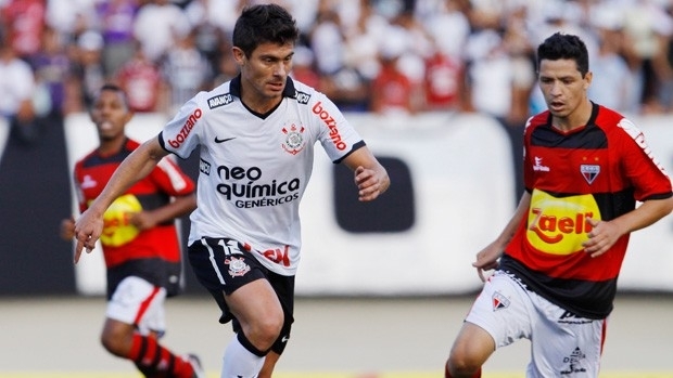 Na primeira partida como titular, Alex teve atuao ruim e foi substitudo por Morais
