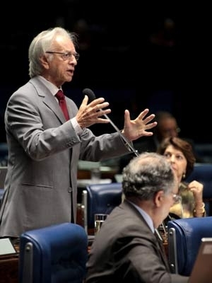 O senador e ex-presidente Itamar Franco durante discurso no plenrio do Senado