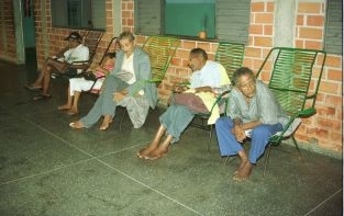 So casos de maus tratos, abusos, utilizao indevida de aposentadoria, ameaas e outras.