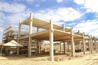 Arena Pantanal j est na fase de fixao dos pilares estruturais. Obra emprega os princpios da sustentabilidade