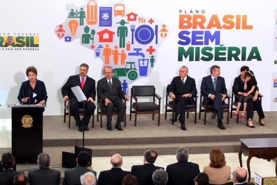 Governador Silval Barbosa e secretria Roseli Barbosa participam do lanamento do 