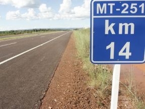 Km 14  um dos pontos crticos com asfalto novo derretendo
