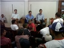 Os 200 trabalhadores demitidos estiveram durante todo o dia na sede do SINTRAICCCM, no centro de Cuiab
