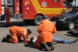 Nas ruas e estradas brasileiras, o drama de pedestres e motoristas vem se agravando.