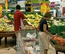 Maior alta entre os itens que compem a cesta bsica ficou por conta da batata, que subiu 71,25%.