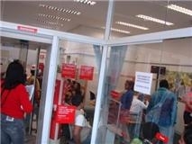 O Sindicato presenciou um inicio de confuso na agncia devido  insatisfao dos clientes.