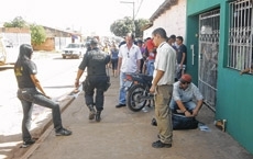 Crime aconteceu na frente da casa da vtima, no bairro Jardim Imperador, em Vrzea Grande.