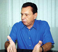 Deputado federal Carlos Bezerra, presidente do Diretrio Regional do PMDB.