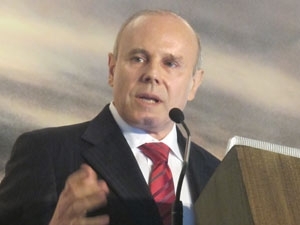 Mantega fala em seminrio