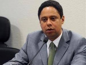 Silva tem que apresentar relatrio trimestral sobre obras da Copa