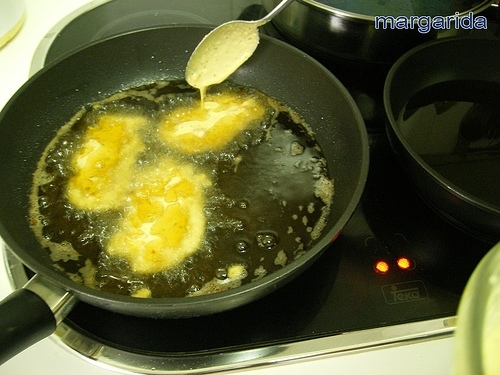 O leo de cozinha, quando descartado de forma incorreta, se torna um resduo altamente poluente.