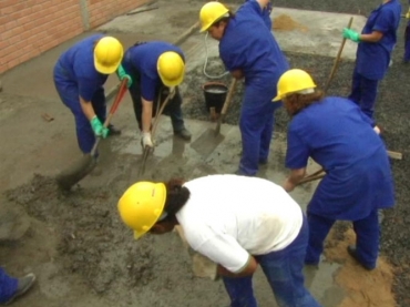 Na construo civil, por exemplo, as mulheres esto sendo requisitadas principalmente nas reas de acabamento.