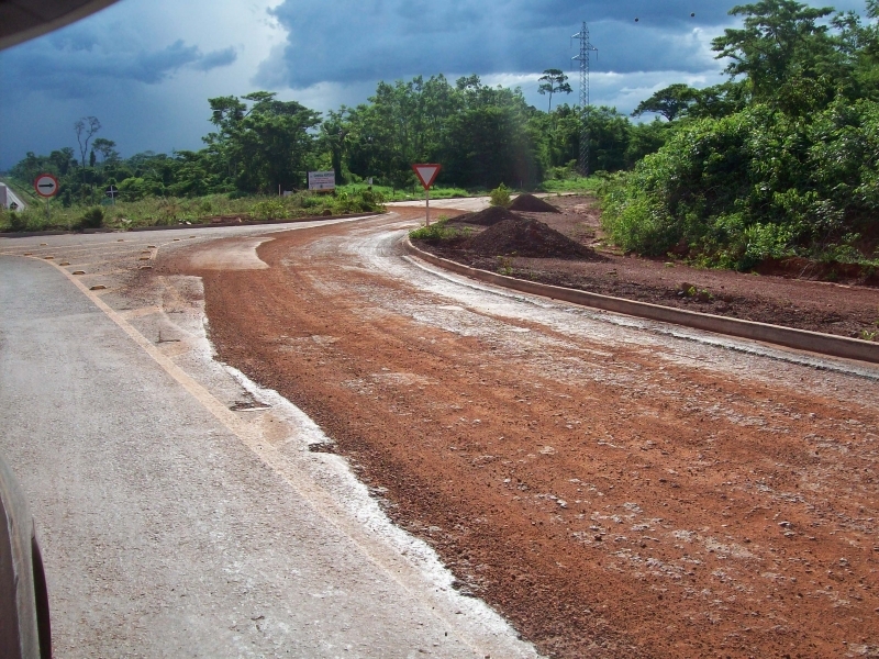 MT 325/220, localizada no municpio de Juara, apresenta diversos defeitos.