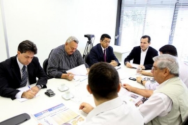 Governador Silval Barbosa em reunio na Agecopa