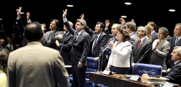 Senadores durante votao de projeto do mnimo