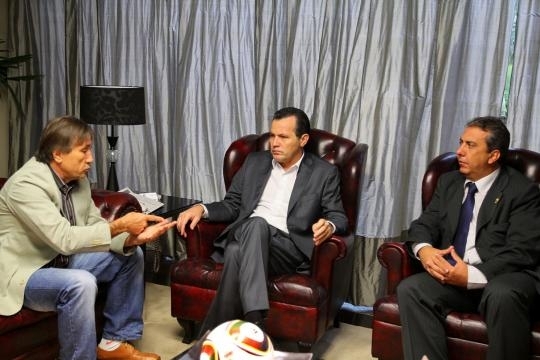Governador Silval Barbosa em reunio com o secretrio de Cincia e Tecnologia, Eliene Lima, o reitor da Unemat.