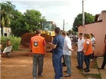 A Prefeitura vem trabalhando em parceria com a Secretaria de Habitao e Assistncia Social para atender as famlias.