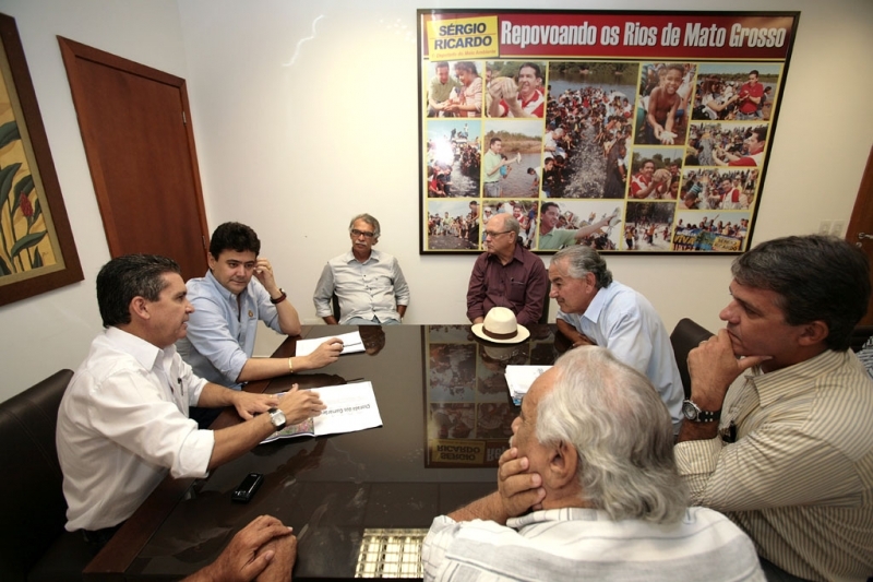 Prefeito Flvio Daltro Filho (PP) e integrantes do Comit Pr-Copa de Chapada dos Guimares