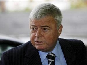 Teixeira mudou o contrato de forma unilateral