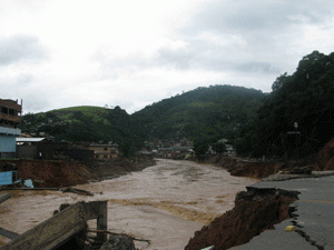 A destruio da ponte de Bom Jardim dividiu a cidade