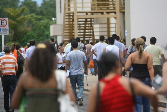 O candidato convocado dever comparecer, no local especificado com uma hora de antecedncia do horrio estabelecido.