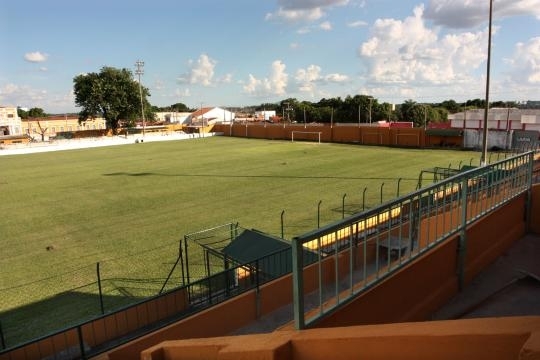 Um engenheiro e um arquiteto da Agecopa iniciaram a avaliao tcnica das necessidades bsicas do Dutra.
