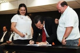 Governador Silval Barbosa,entrega 238 nibus Escolares