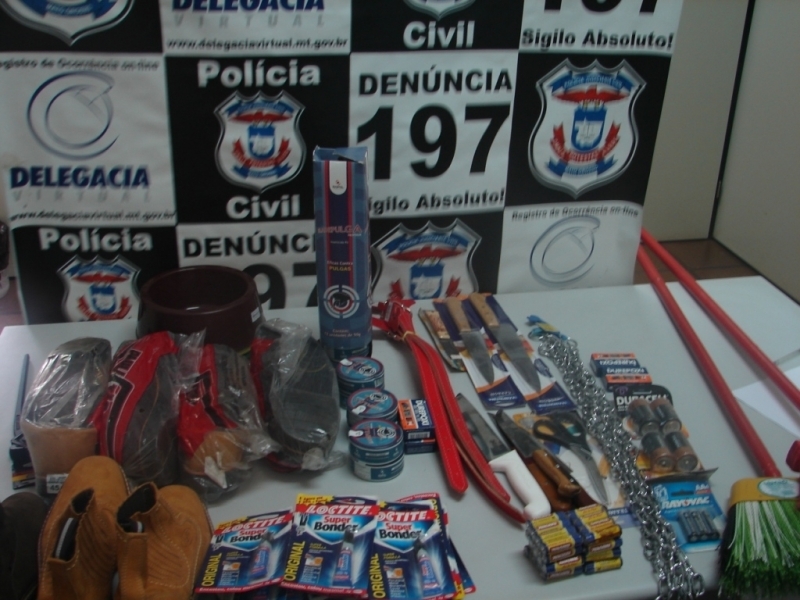 Produtos recuperados de loja assaltada.