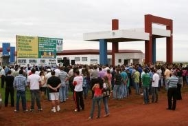 Governador Silval Barbosa e comitiva fazem o lanamento da obra da Escola Tcnica de Educao Profissional e Tecnolgica