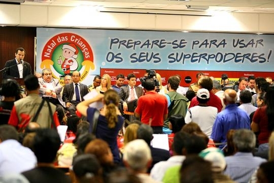 Secretria e primeira-dama Roseli Barbosa durante lanamento da campanha Natal das Crianas 2010
