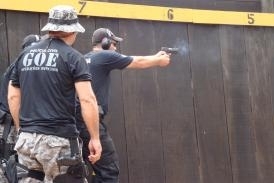 Policiais da inteligncia da Polcia Civil realizam treinamento ttico operacional.