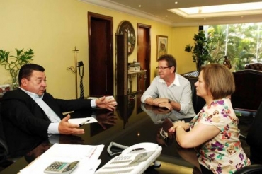 Governador em exercício Mauro Sávio, recebe em audiência os Vereadores de Sinop Zuleica Mendes e Sérgio Palmaçola