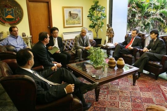 Governador Silval Barbosa recebe empresrios chineses interessados em ferrovias no Mato Grosso