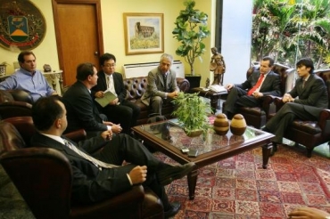 Governador Silval Barbosa recebe empresrios chineses interessados em ferrovias no Mato Grosso