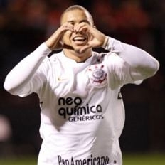Ronaldo voltou a marcar, de pnalti, mas o Corinthians apenas empatou (Foto: Felipe Gabriel)