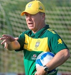 Adriano e Ronaldinho Gacho podem voltar  Seleo com Mano Menezes (Crdito: EFE)