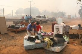 500 cobertores, 200 cestas bsicas, 100 filtros e dois mil litros de gua mineral, foram entregues a populao