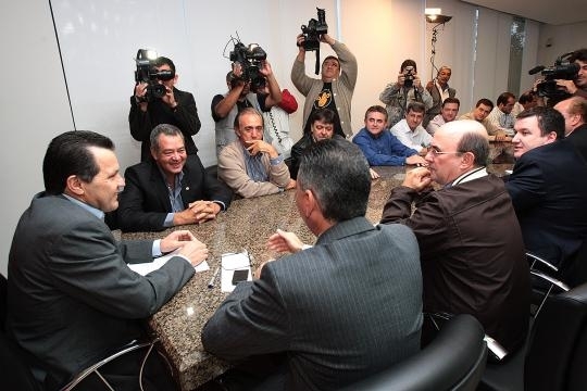 Governador Silval Barbosa, a equipe tcnica da Secretaria de Estado de Fazenda (Sefaz) e representantes do setor