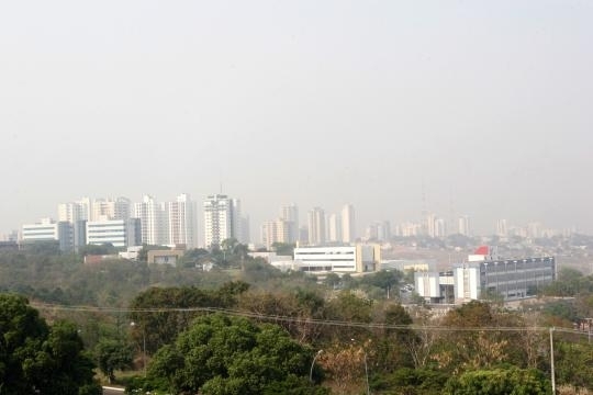 As condies meteorolgicas so favorveis  ocorrncia de baixa umidade relativa do ar, abaixo de 30%, em reas isolada