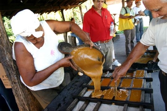 Produo de rapaduras na comunidade de Bonsucesso, em Vrzea Grande