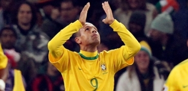 Lus Fabiano chutou duas vezes para dentro do gol do Soccer City 
