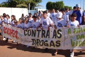 Uma caminhada temtica de preveno as drogas marcar a chegada do projeto no Pedra 90